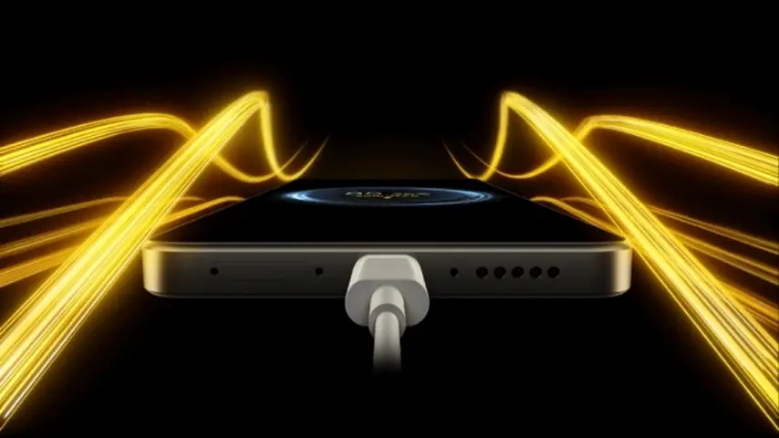 Imagem mostra um cabo sendo conectado em um celular