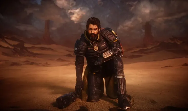 Imagem do jogo Saros para PlayStation 5 com o protagonista Arjun ajoelhado sobre o solo do planeta Carcosa com um tom alaranjado no céu