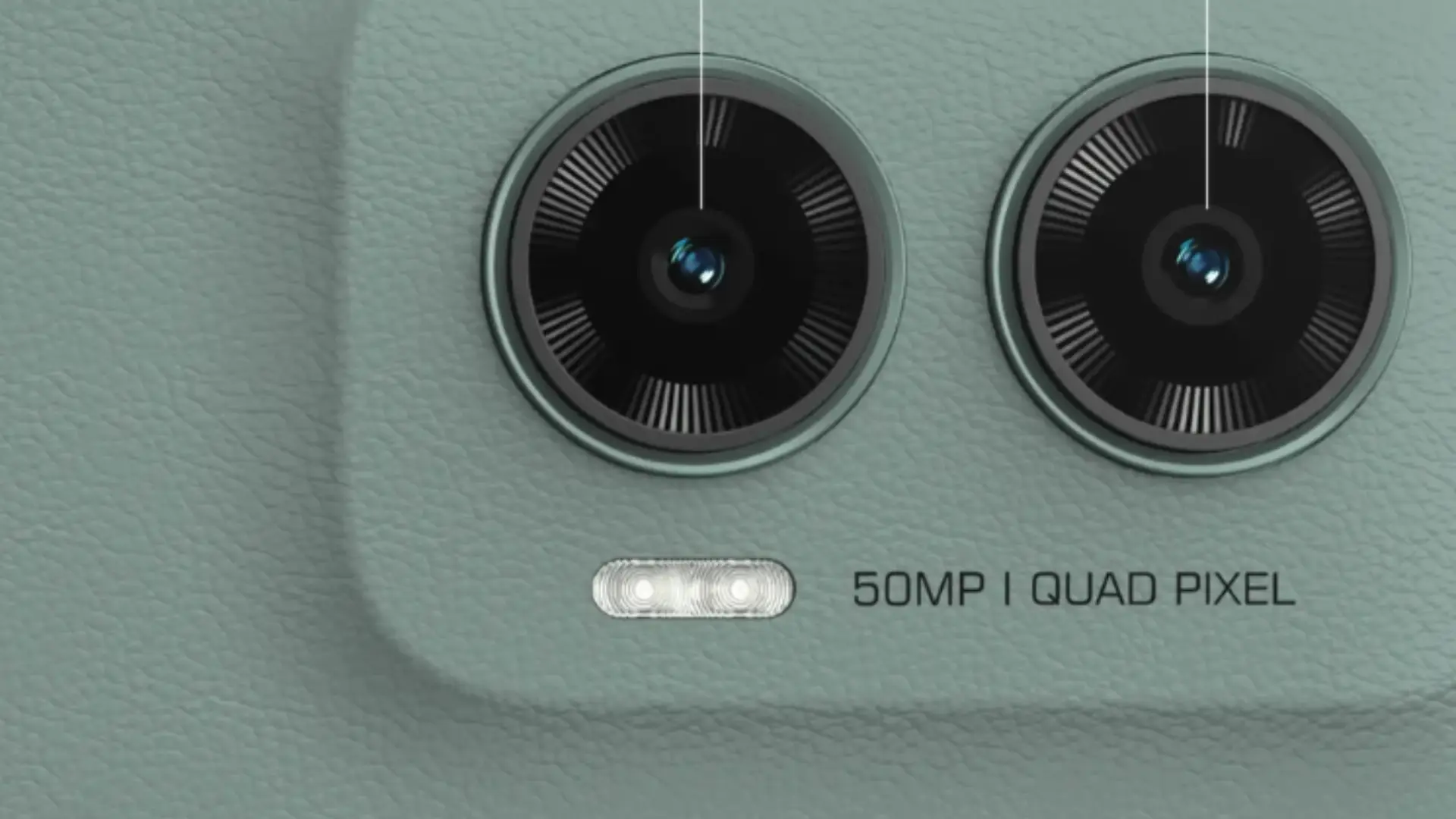 Imagem mostra detalhes das câmeras de um celular da Motorola