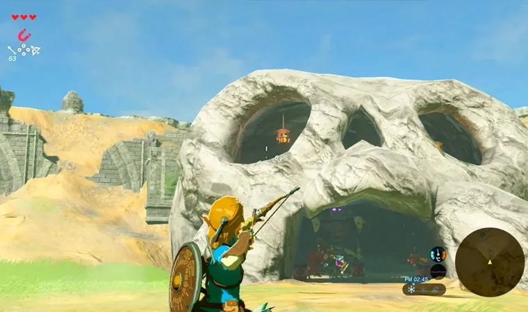jogo The Legend of Zelda: Breath of the Wild com o herói Link mirando uma flecha contra um acampamento de inimigos Bokoblins em uma caverna no formato de caveira