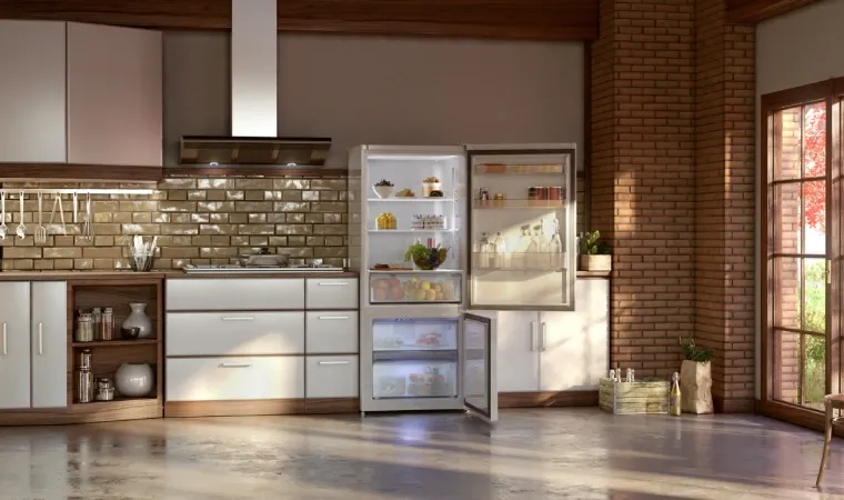 Geladeira Inverse aberta em cozinha rústica com paredes de tijolo, mostrando refrigerador na parte superior e freezer gavetão na inferior.