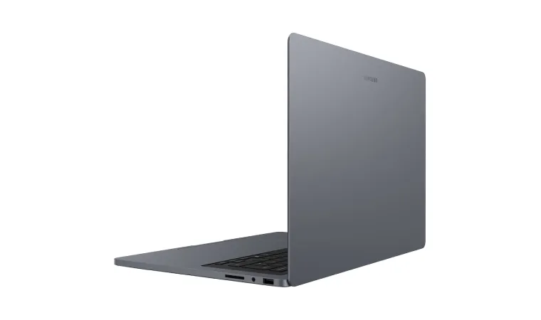 parte de trás do galaxy book6 pro aberto em fundo branco