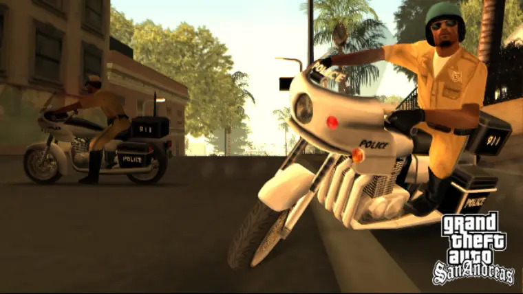 Cenário do jogo GTA San Andreas exibindo um soldado montado em uma  moto branca